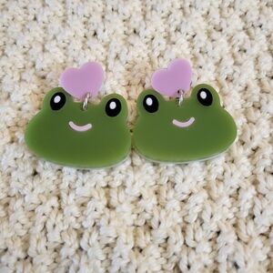 Kikay Acrylic Cute Green Frog Light Pink Heart Stud Earrings Silver Hardware